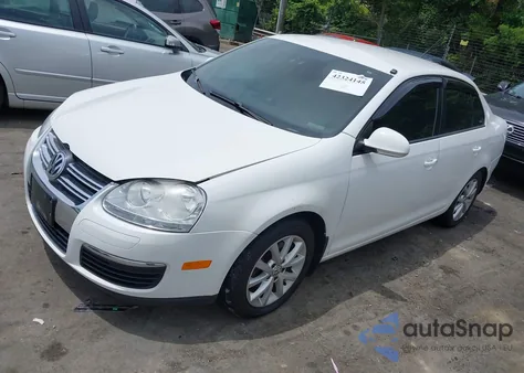 2010 Volkswagen Jetta Limited Edition z USA, uszkodzony, nr VIN 3VWAZ7AJ6AM099252